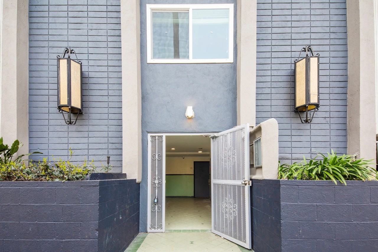 844 W 164th St - Photo 4 of 50