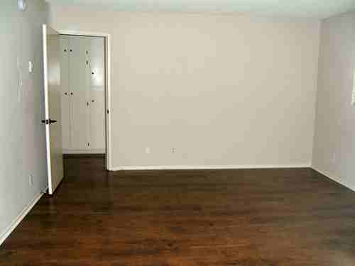 11838 Goshen Ave - Photo 7 of 50