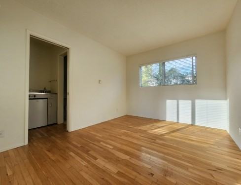 2307 Ocean Ave - Photo 7 of 50