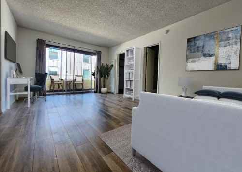 12340 Rochester Ave - Photo 3 of 50