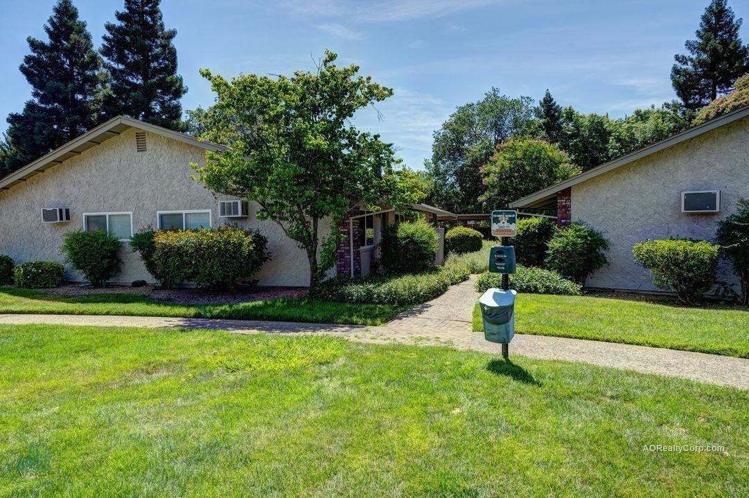 Villa East Apartments - Photo 6 of 38