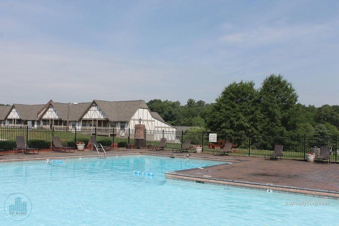 Londontown Apartments - Photo 7 of 15