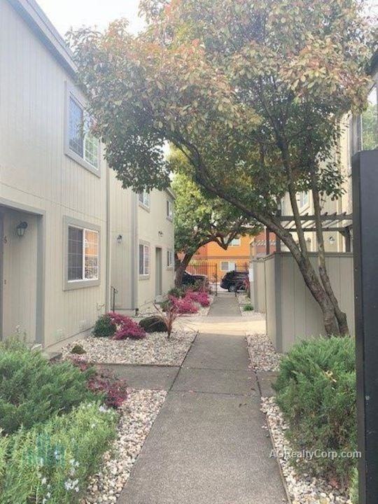 Coral Commons - Photo 4 of 12