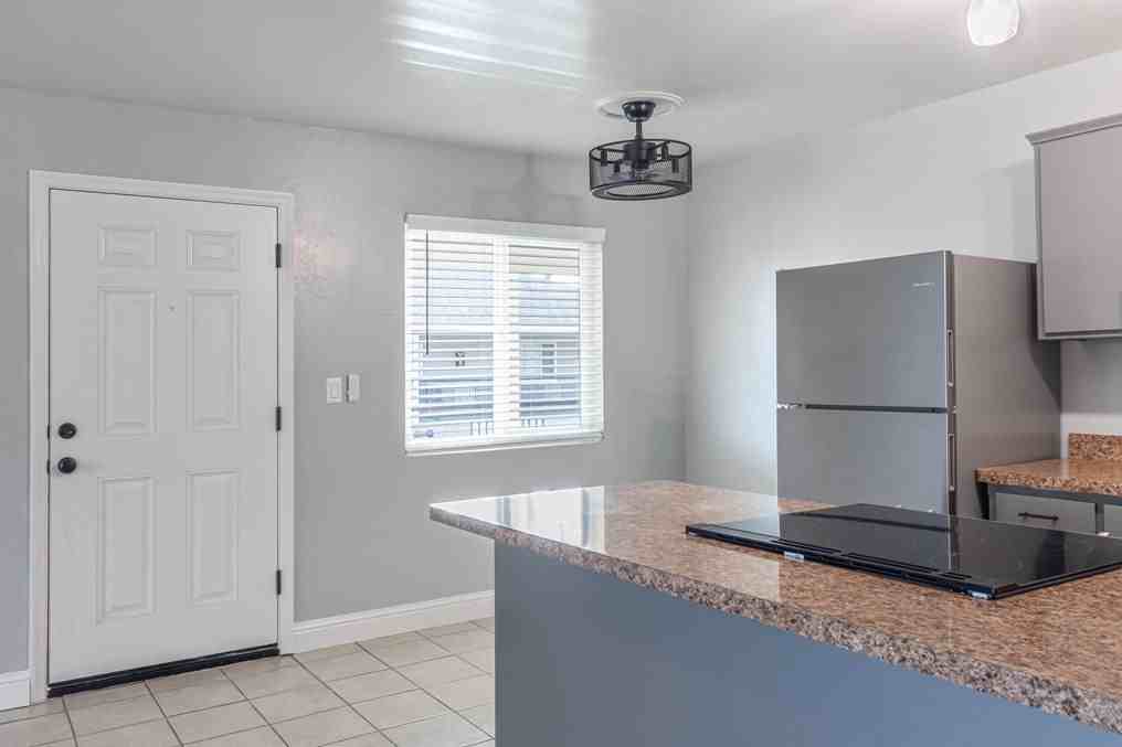 Lassen Place Apartments - Photo 4 of 9
