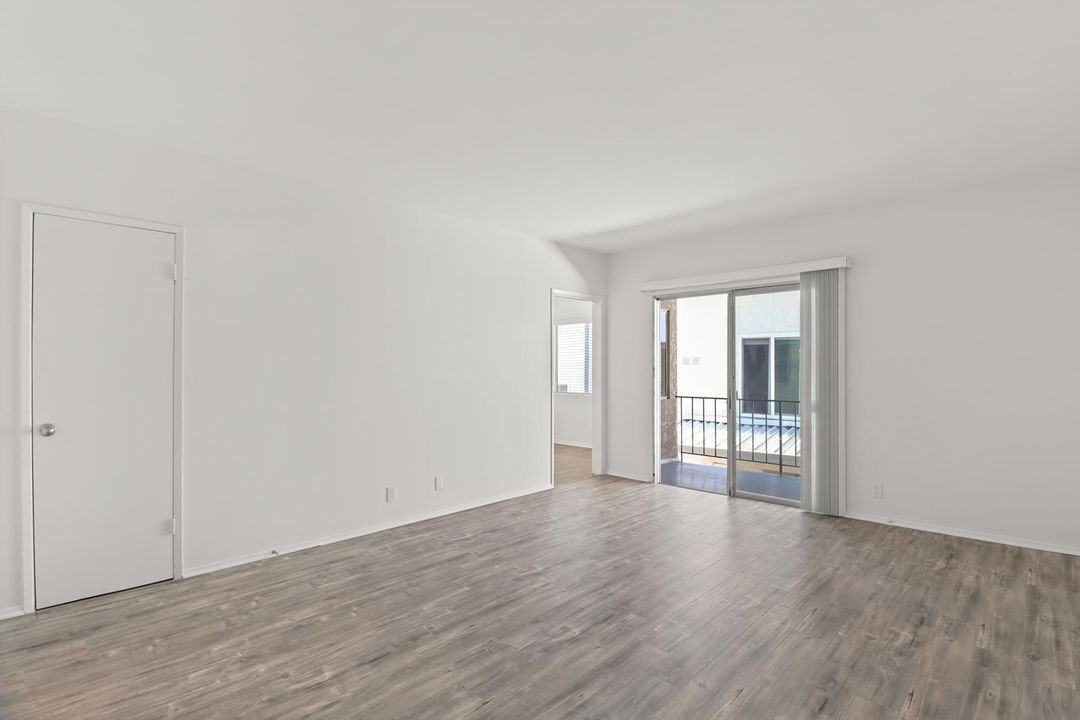 1143 10th Street, - Photo 4 of 43