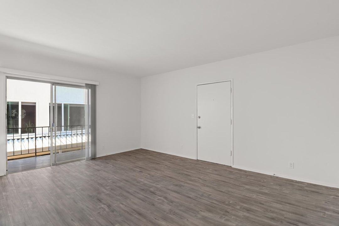 1143 10th Street, - Photo 6 of 43