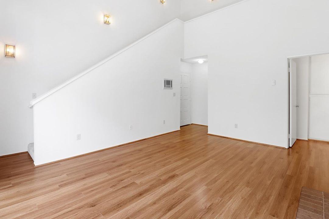 1254 Saltair Avenue, - Photo 7 of 50
