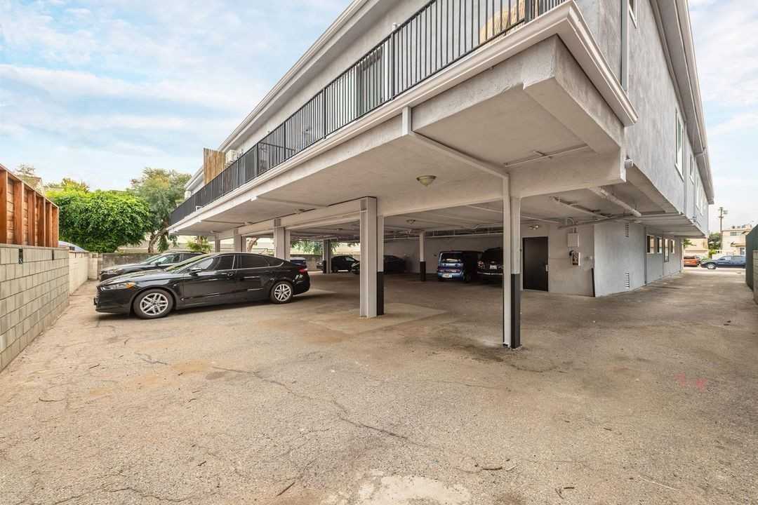 1738 Armacost Ave, - Photo 7 of 50