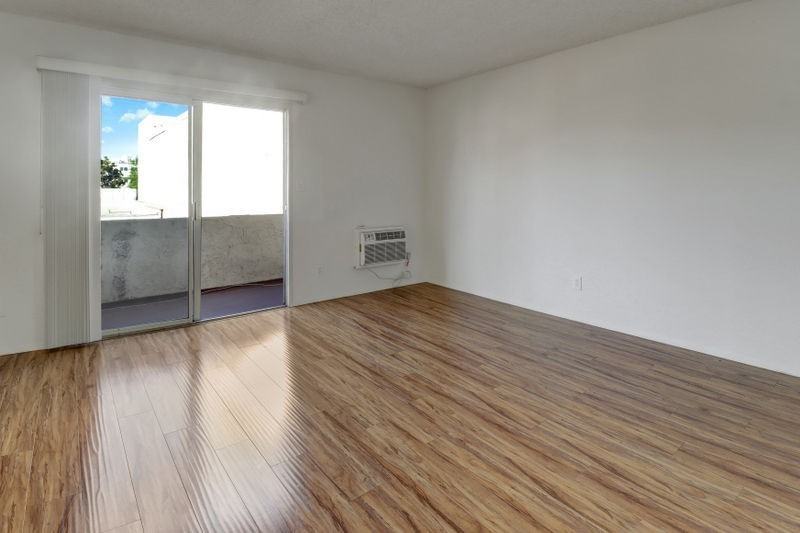 1530 Corinth Avenue, - Photo 6 of 50