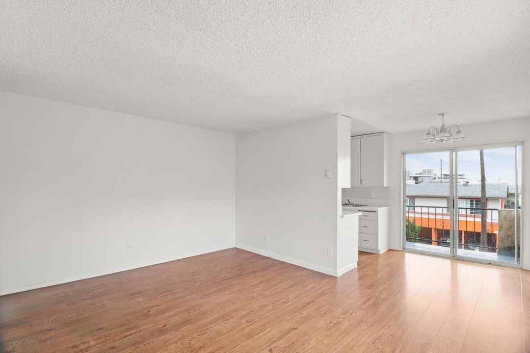 1530 Corinth Avenue, - Photo 6 of 50