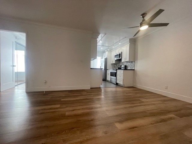 10877 Rose Avenue, - Photo 3 of 37