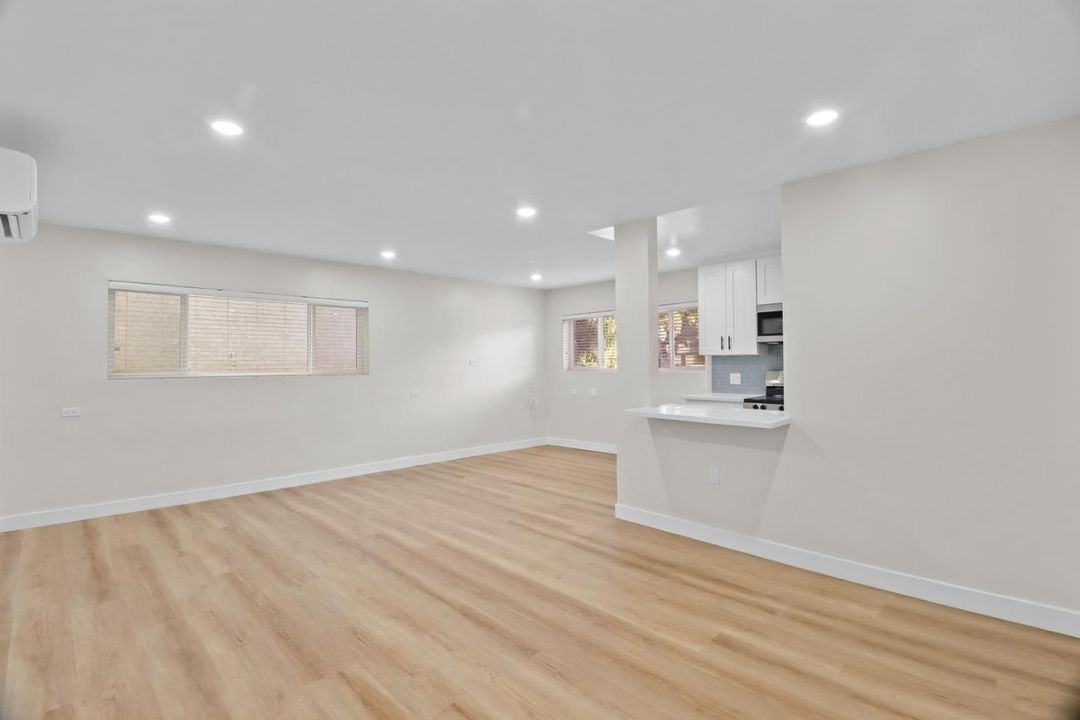 10877 Rose Avenue, - Photo 2 of 37