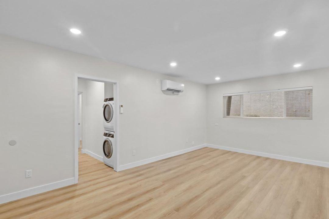 10877 Rose Avenue, - Photo 3 of 37