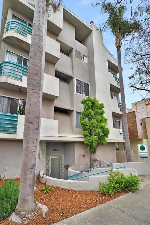 1828 Purdue Avenue, - Photo 2 of 50