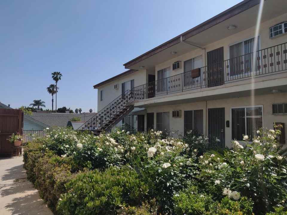 5050 Romaine Street - Photo 2 of 14