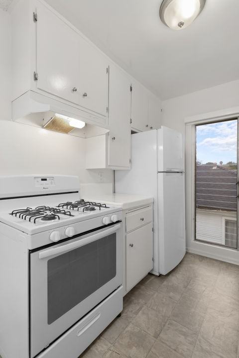 1747 Franklin Street, - Photo 7 of 50