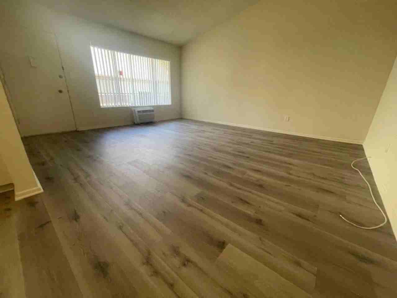 2043 Beachwood Drive, - Photo 3 of 40