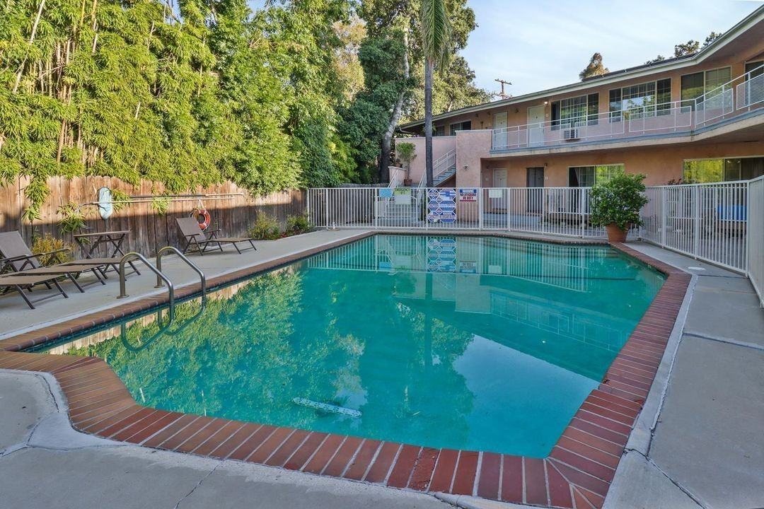 14332 Riverside Drive, - Photo 4 of 50