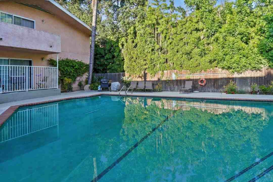 14332 Riverside Drive, - Photo 5 of 50