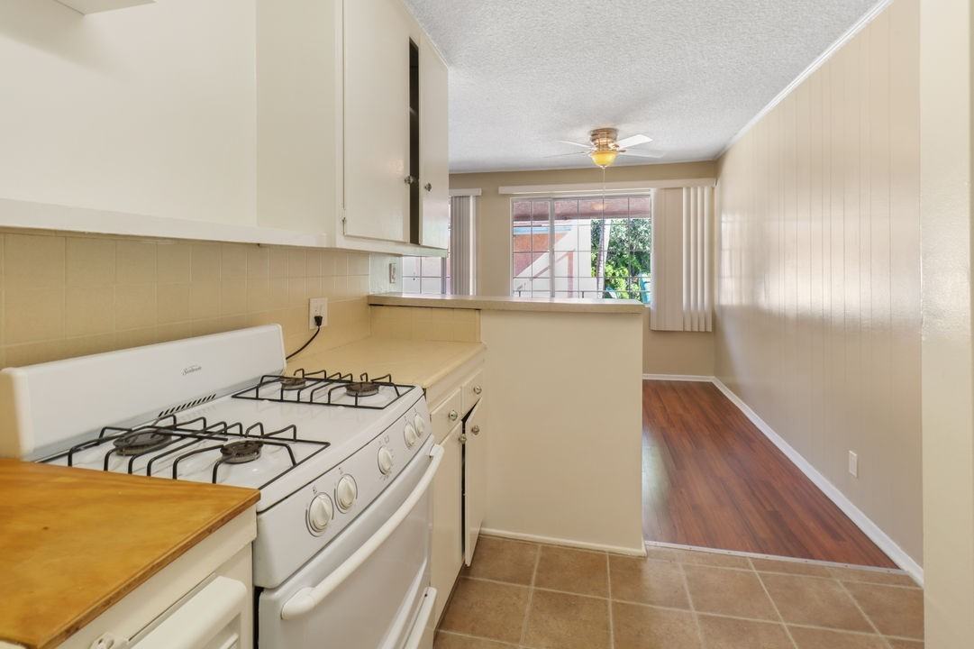 14332 Riverside Drive, - Photo 6 of 50