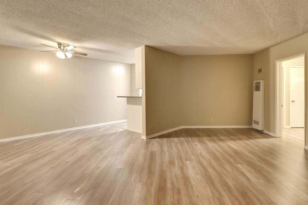 14332 Riverside Drive, - Photo 7 of 50