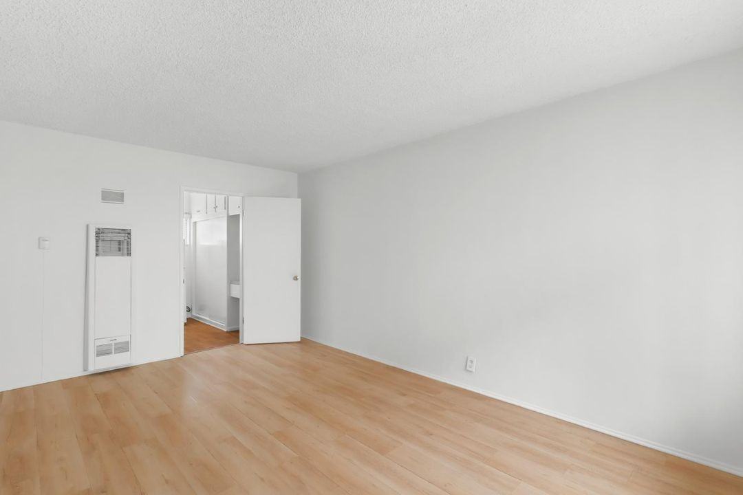 1641 Westgate Avenue, - Photo 3 of 33