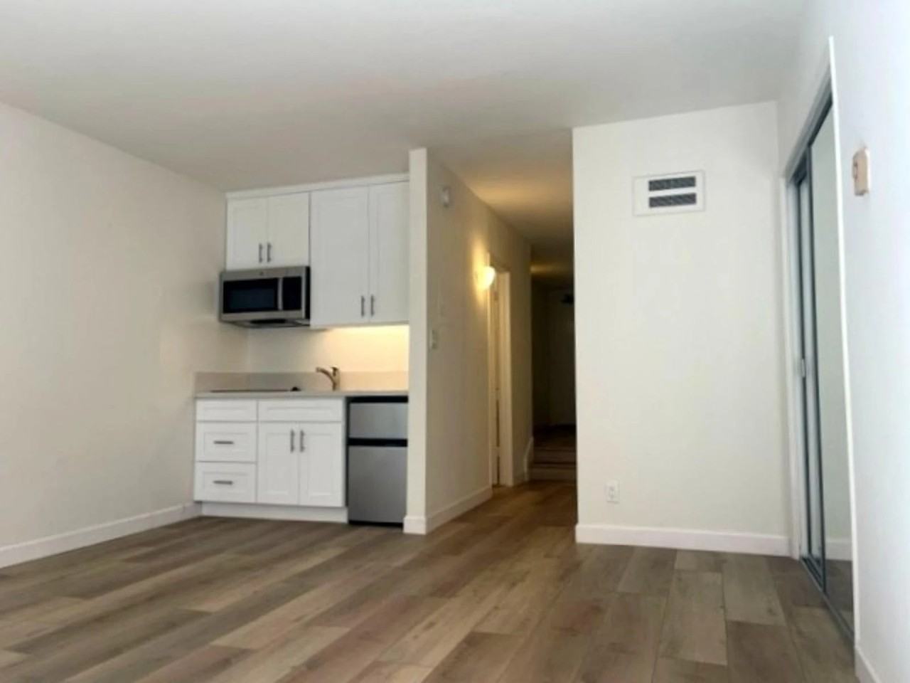 1419 Bentley Avenue, - Photo 4 of 50