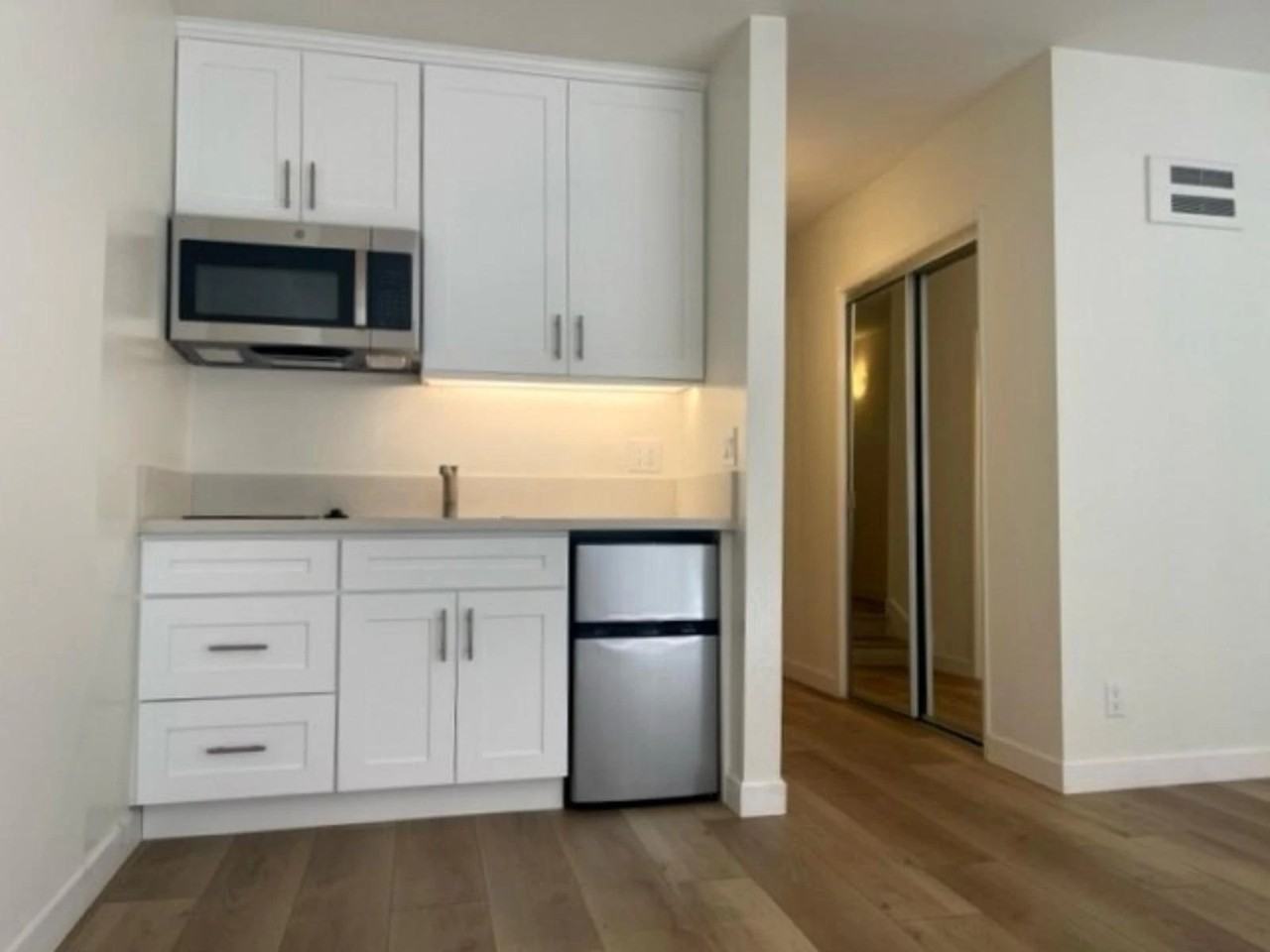 1419 Bentley Avenue, - Photo 5 of 50