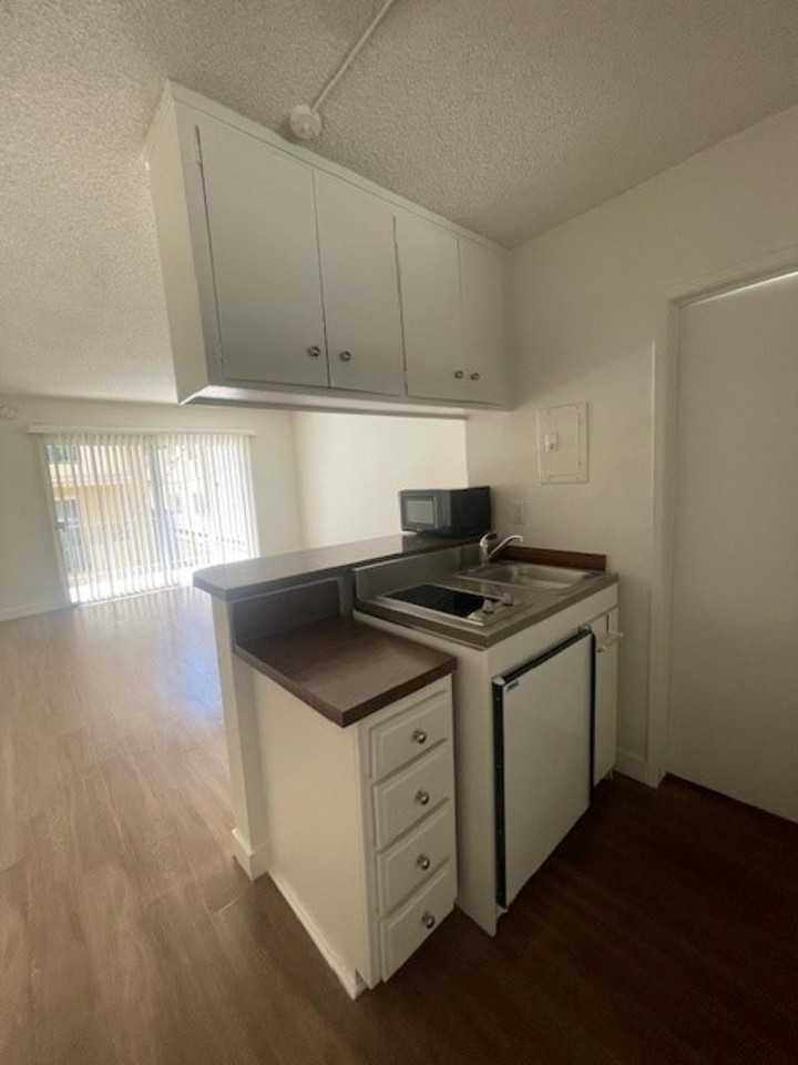 1953 Overland Avenue, - Photo 4 of 50