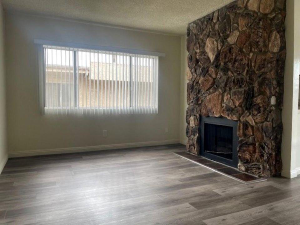 1524 Bundy Drive, - Photo 3 of 30