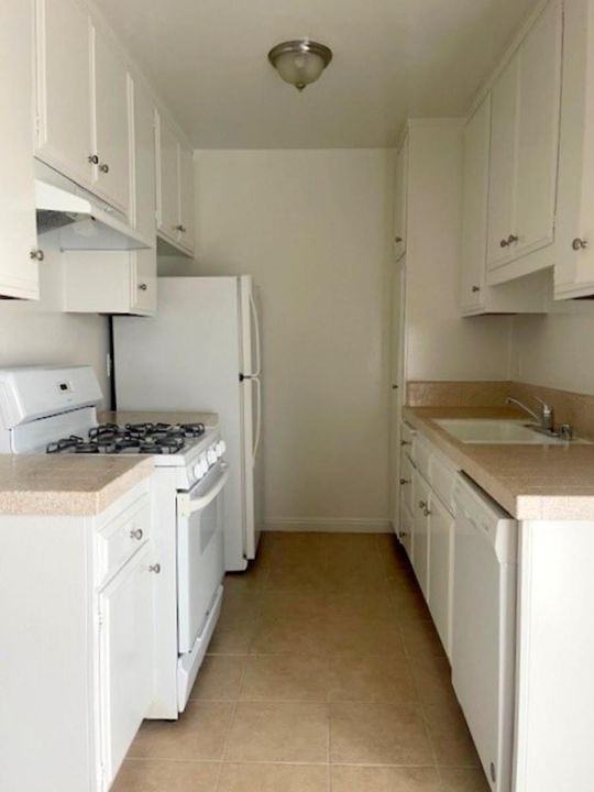 1524 Bundy Drive, - Photo 6 of 30