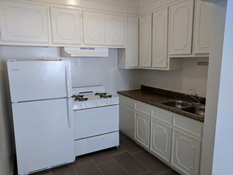 26 Westminister Avenue, - Photo 3 of 50