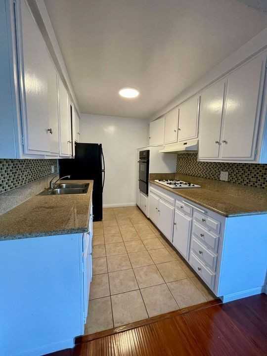 3675 Monon Los Angeles CA 90027 - Photo 4 of 29
