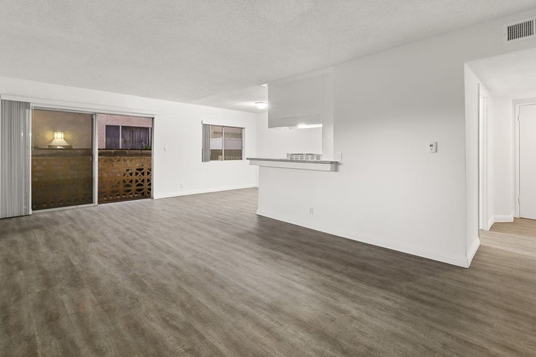 1528 Bundy Drive, - Photo 2 of 45