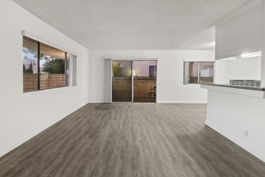 1528 Bundy Drive, - Photo 3 of 45