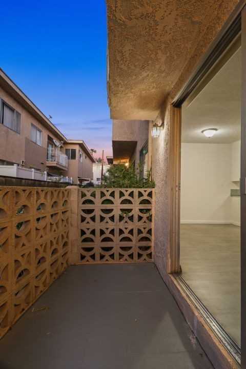 1528 Bundy Drive, - Photo 5 of 45