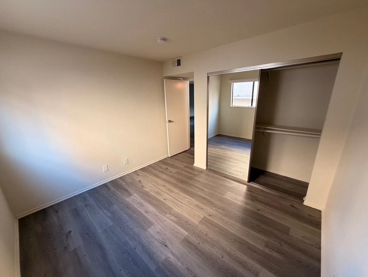 11215 Camarillo Street, - Photo 6 of 44
