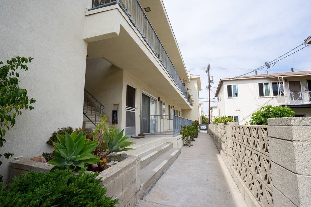 1240 Saltair Avenue, - Photo 2 of 50