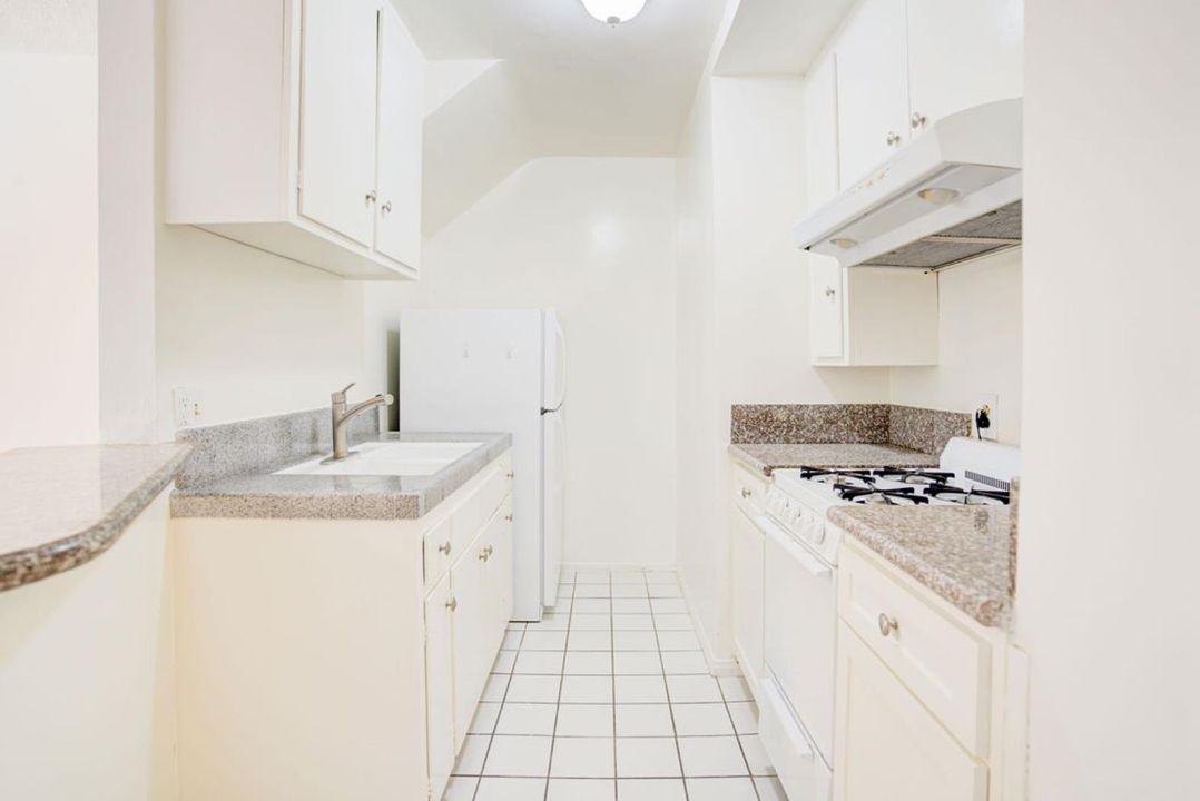 3721 S. Bentley Avenue, - Photo 4 of 49