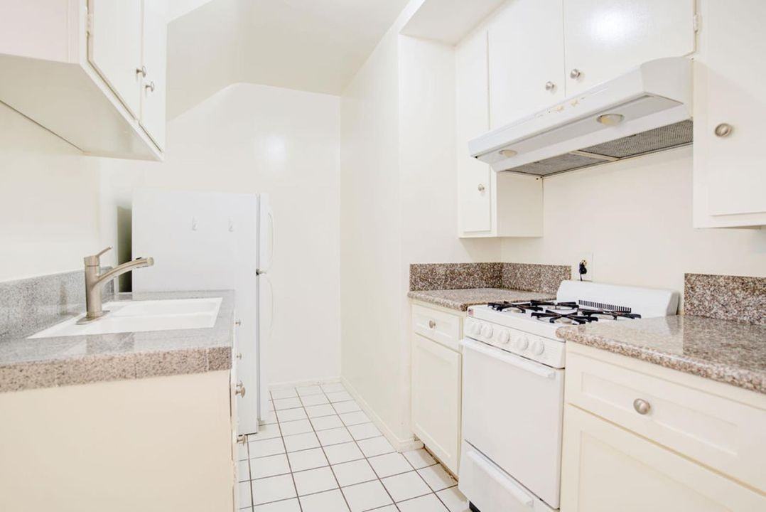 3721 S. Bentley Avenue, - Photo 5 of 49
