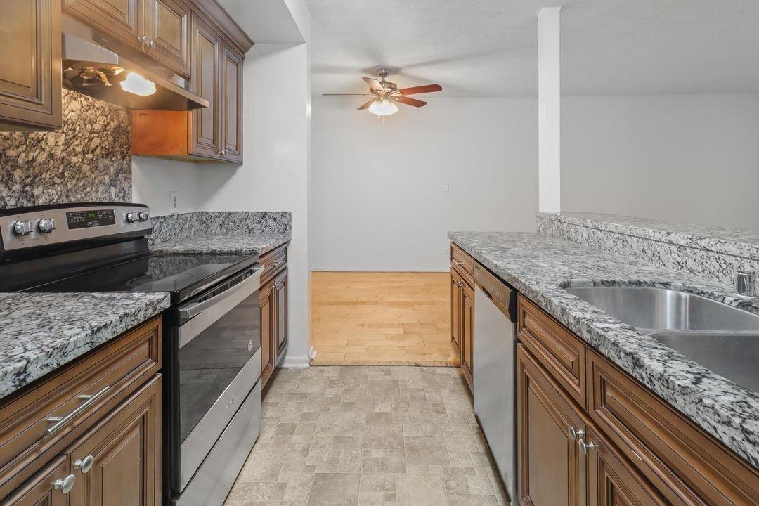 11946 Montana Ave - Photo 5 of 50