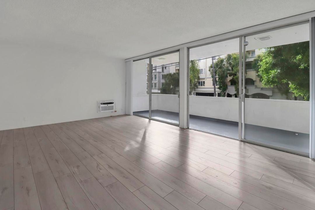 11946 Montana Ave - Photo 3 of 50