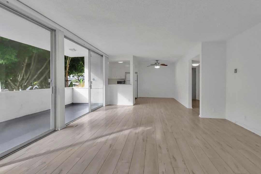 11946 Montana Ave - Photo 6 of 50