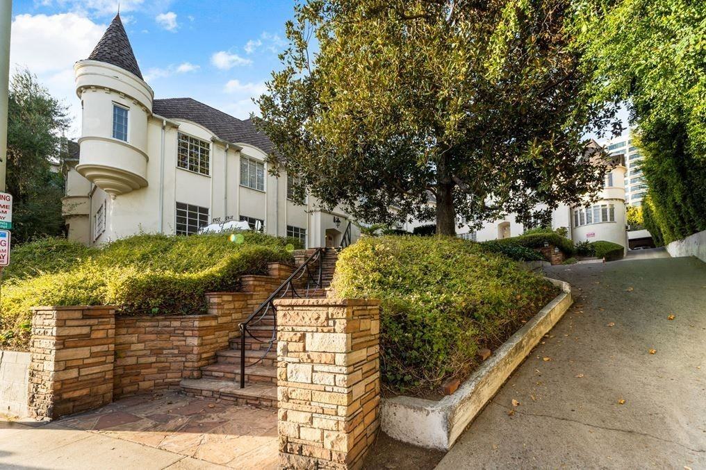 8425 Fountain Avenue, - Photo 3 of 47