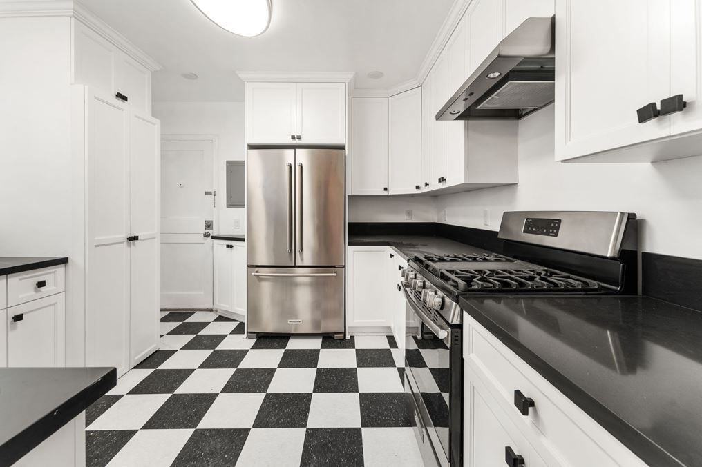 8425 Fountain Avenue, - Photo 7 of 47