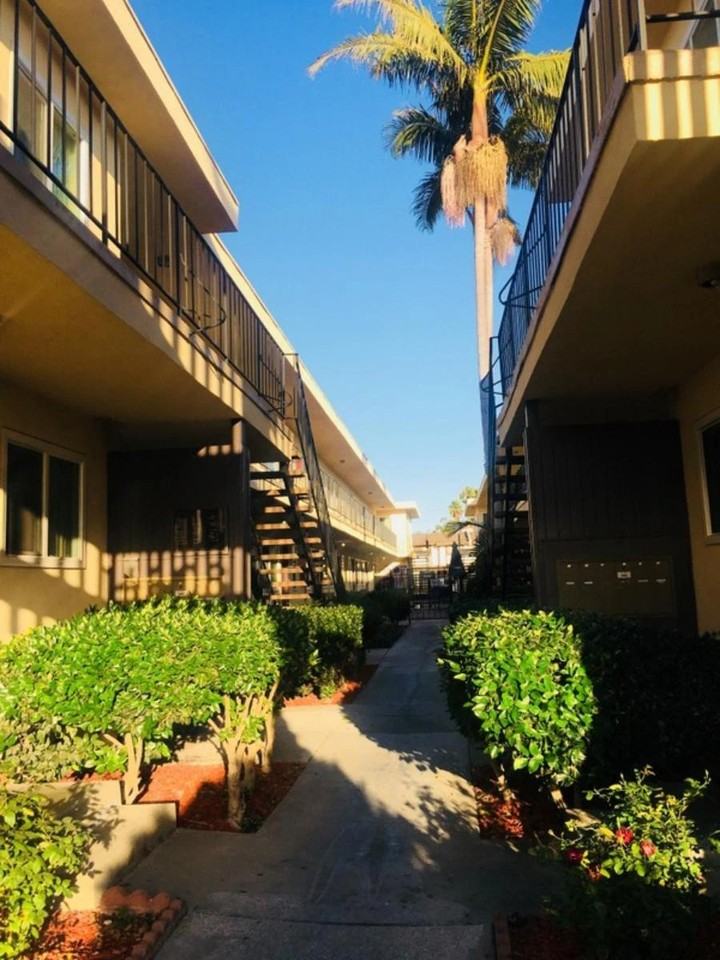 14608 Yukon Avenue, - Photo 2 of 50