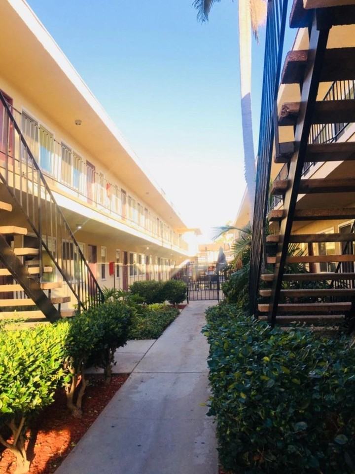 14608 Yukon Avenue, - Photo 4 of 50