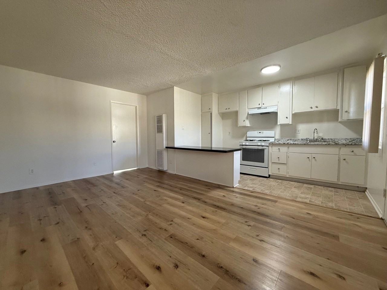 14608 Yukon Avenue, - Photo 7 of 50