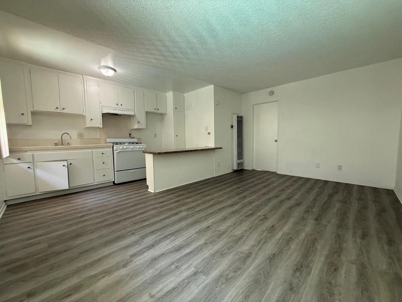 14608 Yukon Avenue, - Photo 7 of 50