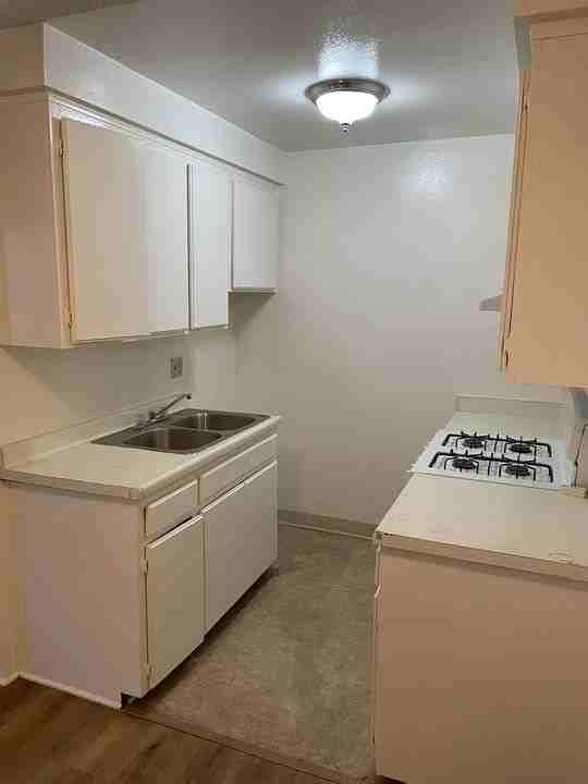 Marquis Apartments - Photo 6 of 40